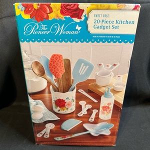 NWT - Pioneer Woman 20 pc Kitchen Gadget Set